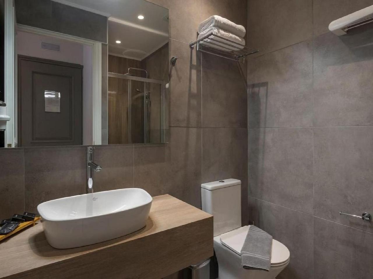 Hotel Linda Suites Near International Airport By La Casa Neu-Delhi Exterior foto